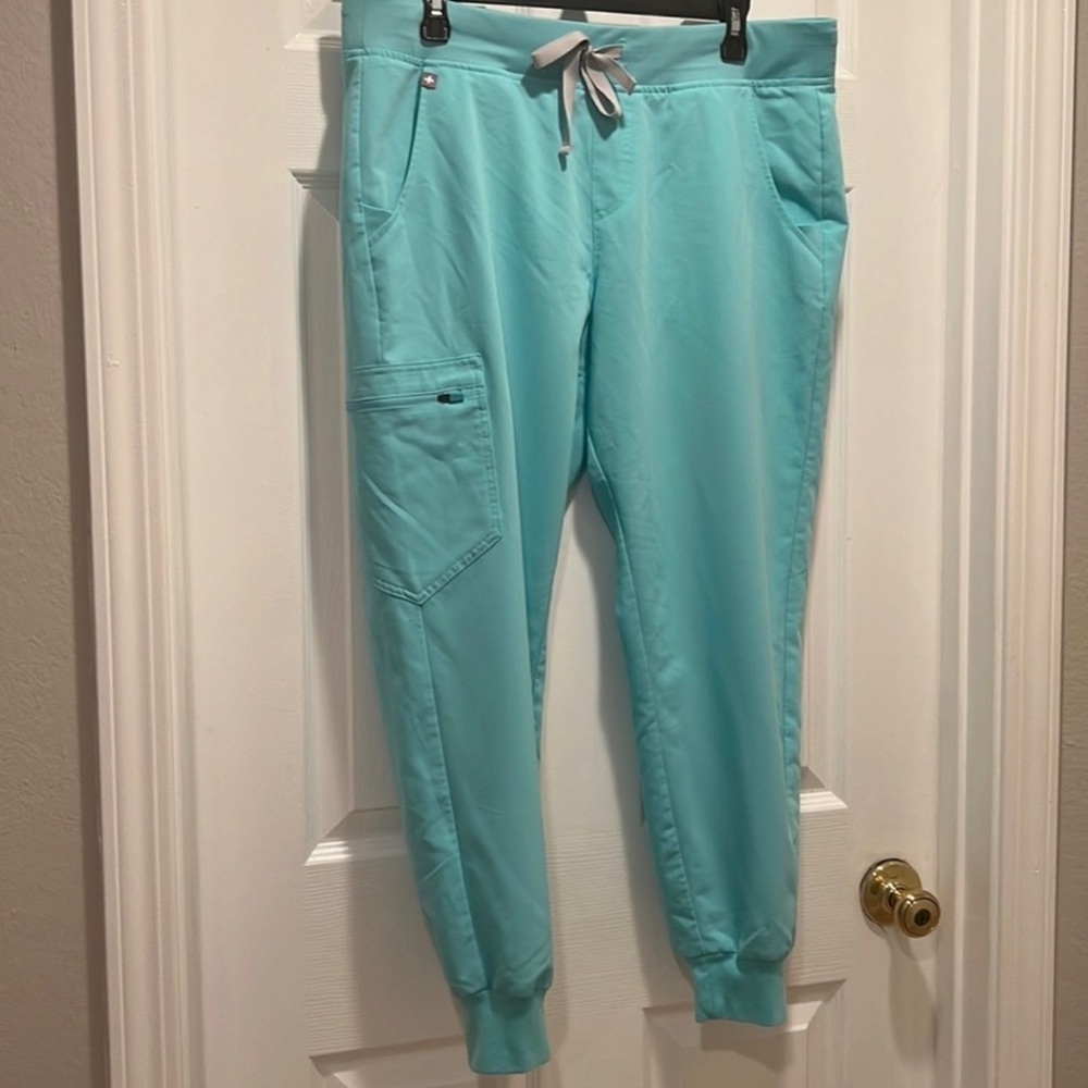 Figs Aqua Scrub Set, Lg Petite Zamora joggers with Rafaela oversized small top